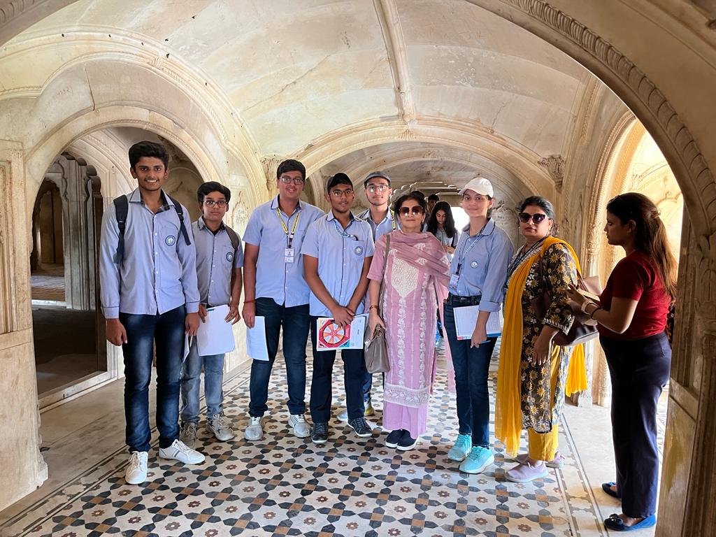 BLUE BELLIANS VISIT DEEG PALACE